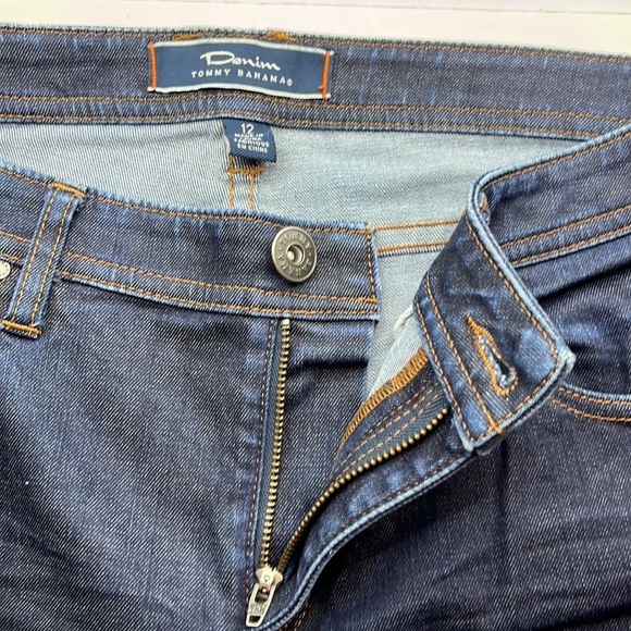 Tommy Bahama Crop Mid Rise Size 12 - Picture 16 of 16